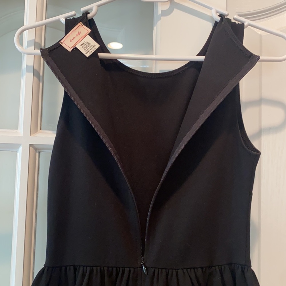 Dress - Picture 8 of 9